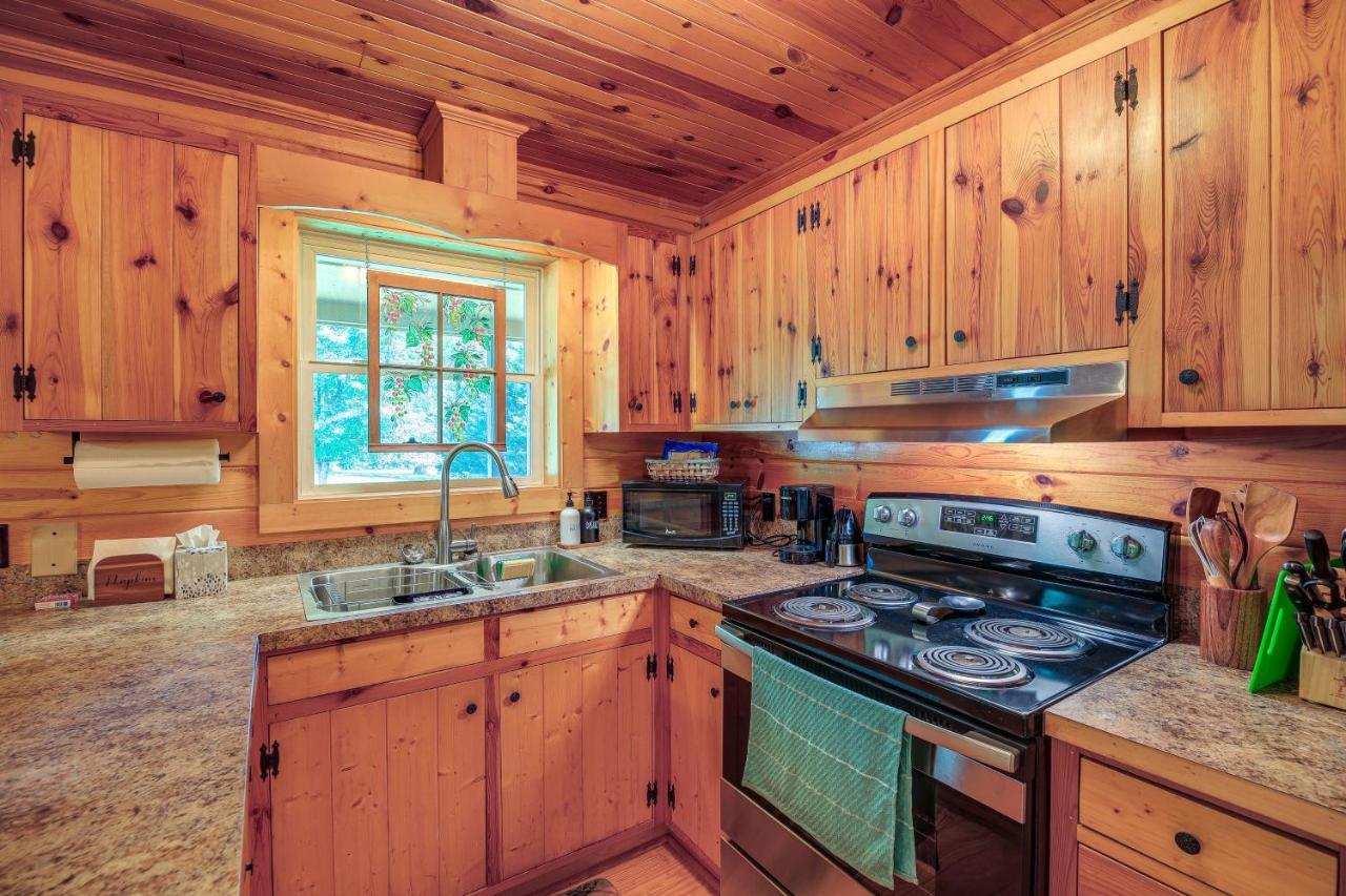 Blue Ridge Mountain Cabin With Views And Hot Tub Sparta ภายนอก รูปภาพ