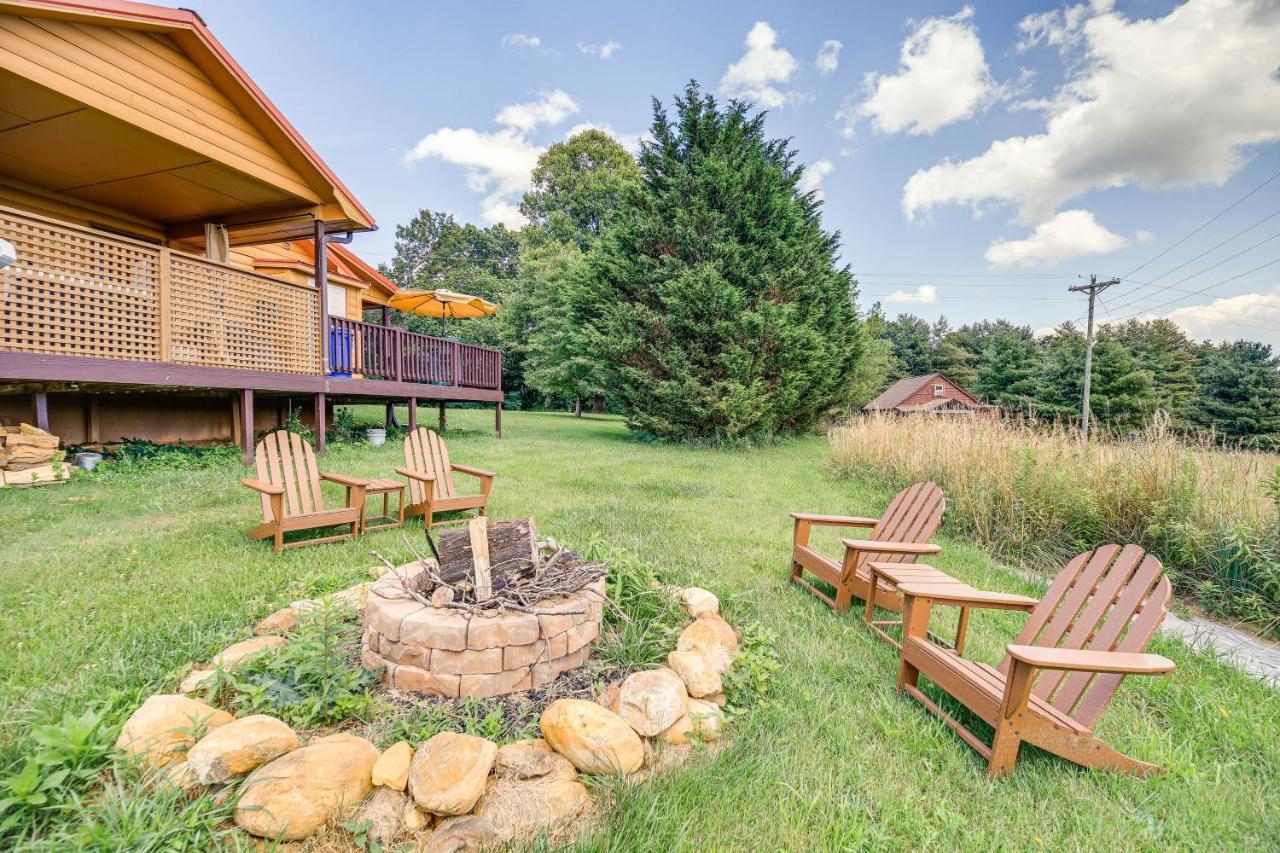 Blue Ridge Mountain Cabin With Views And Hot Tub Sparta ภายนอก รูปภาพ